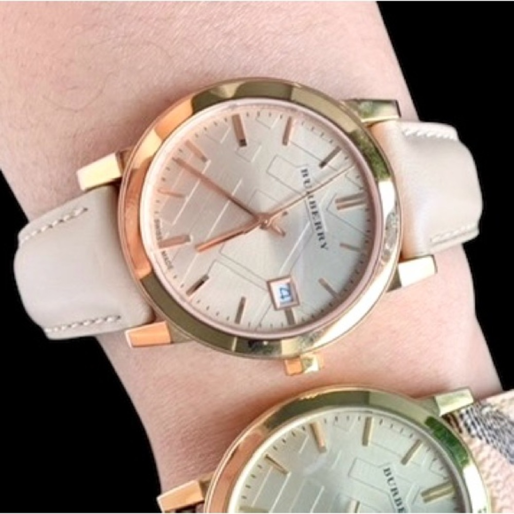 Authentic Burberry Rose Gold Haymarket watch women’s beige leather strap in Box - Picture 3 of 7